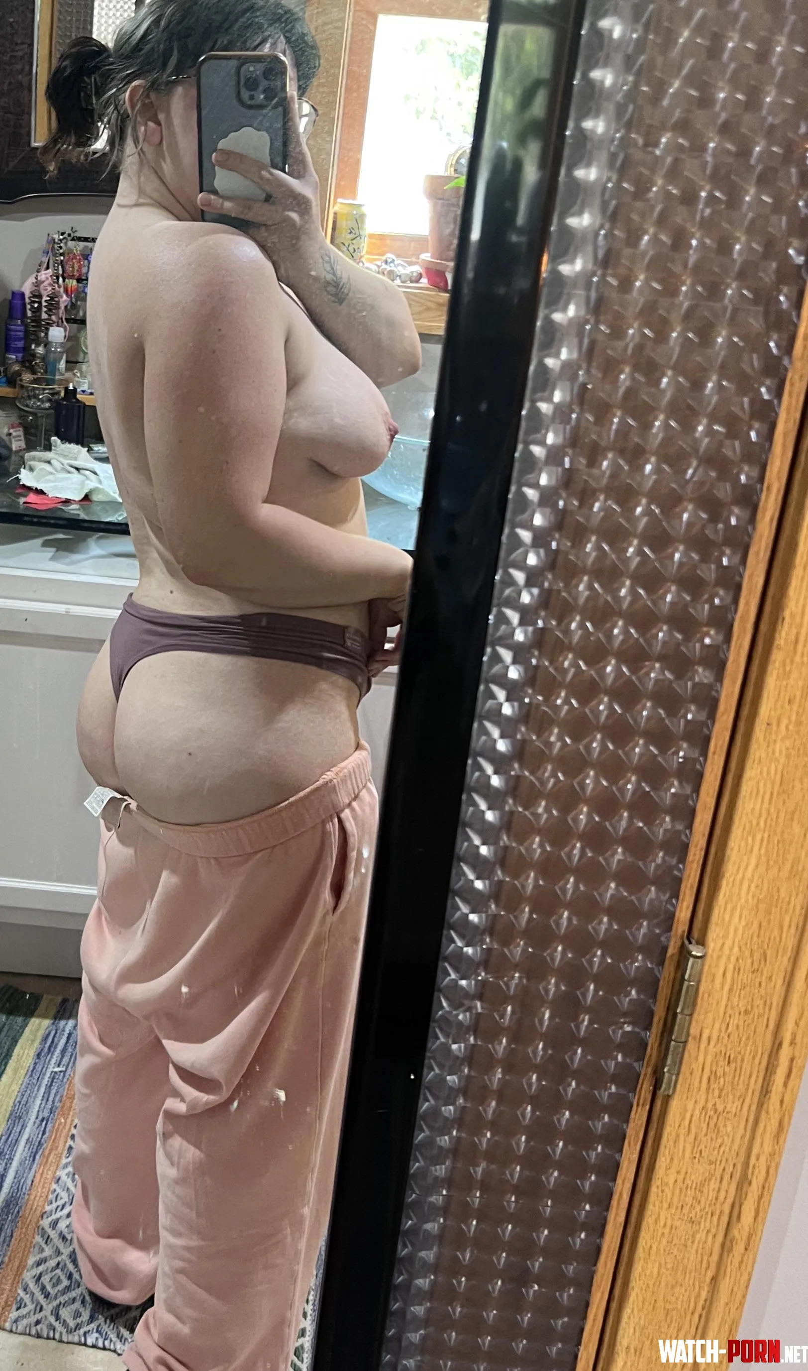 took this photo earlier. i’m at work now - bet you can’t distract me ;) by softtummybunny