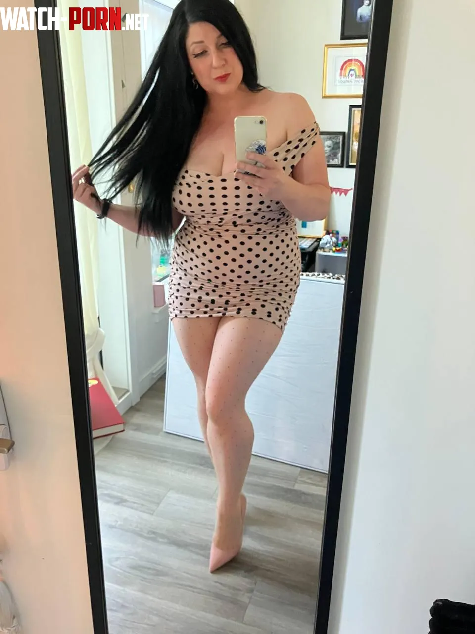 Nothing better than a leggy MILF in nylons and heels by buxomblossom