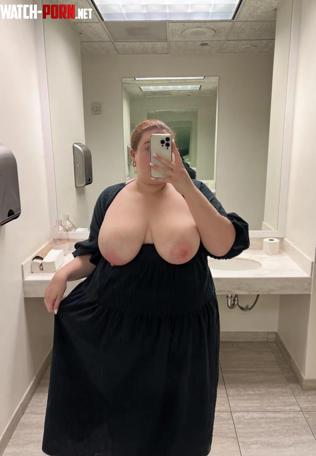 Always horny, especially at work by xxl_bbygirl