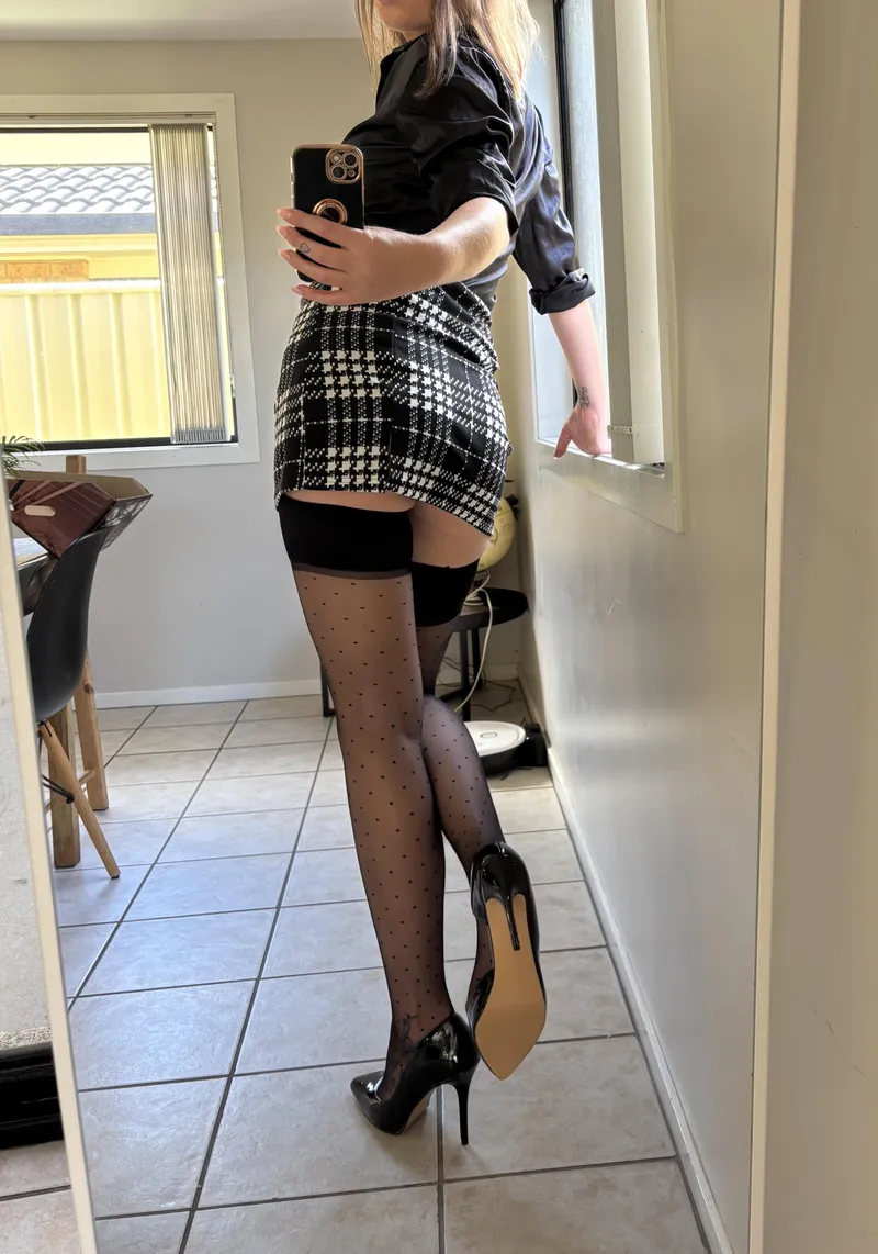 Thumbnail Kinda Cheeky but Cute: Scarlett_Thorne Dives into Miniskirt Fashion