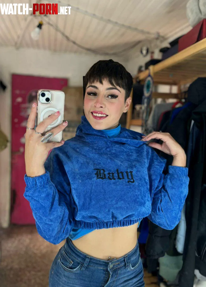 Hoodie crop top for the season by Nikkikikiriki