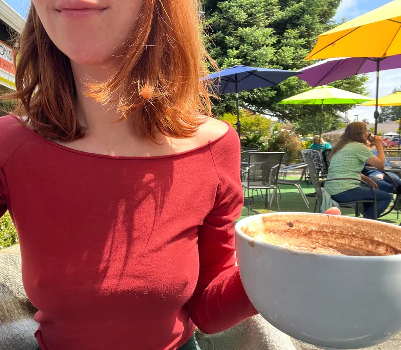 Thumbnail Purple-Amelia stuns with 'Pokies at the cafe' - A revealing perspective