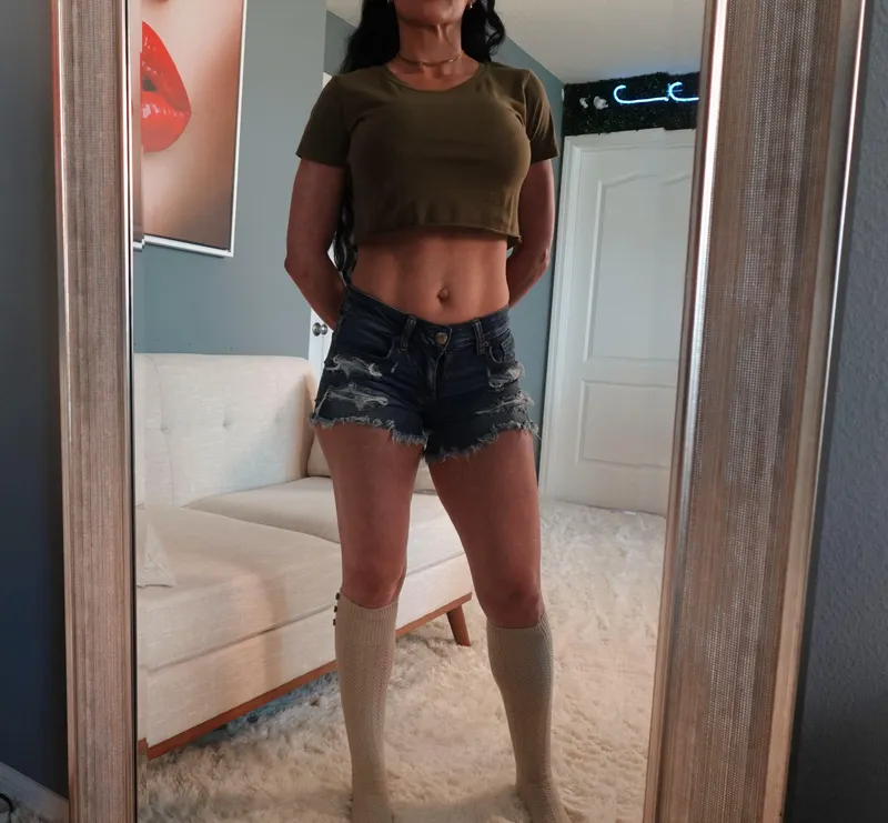 Thumbnail Your favorite MILF is back with something hot by The_Selene_Voss