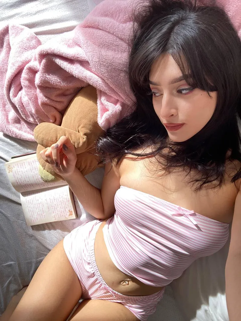 Thumbnail was supposed to read but ended up taking selfies instead by starlitcatnap