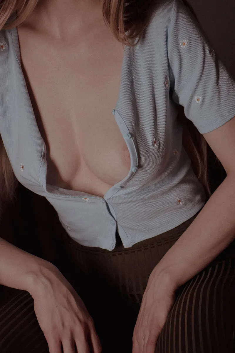 Thumbnail Discover the Blouse Mystery with buonbella in Downblouse Category