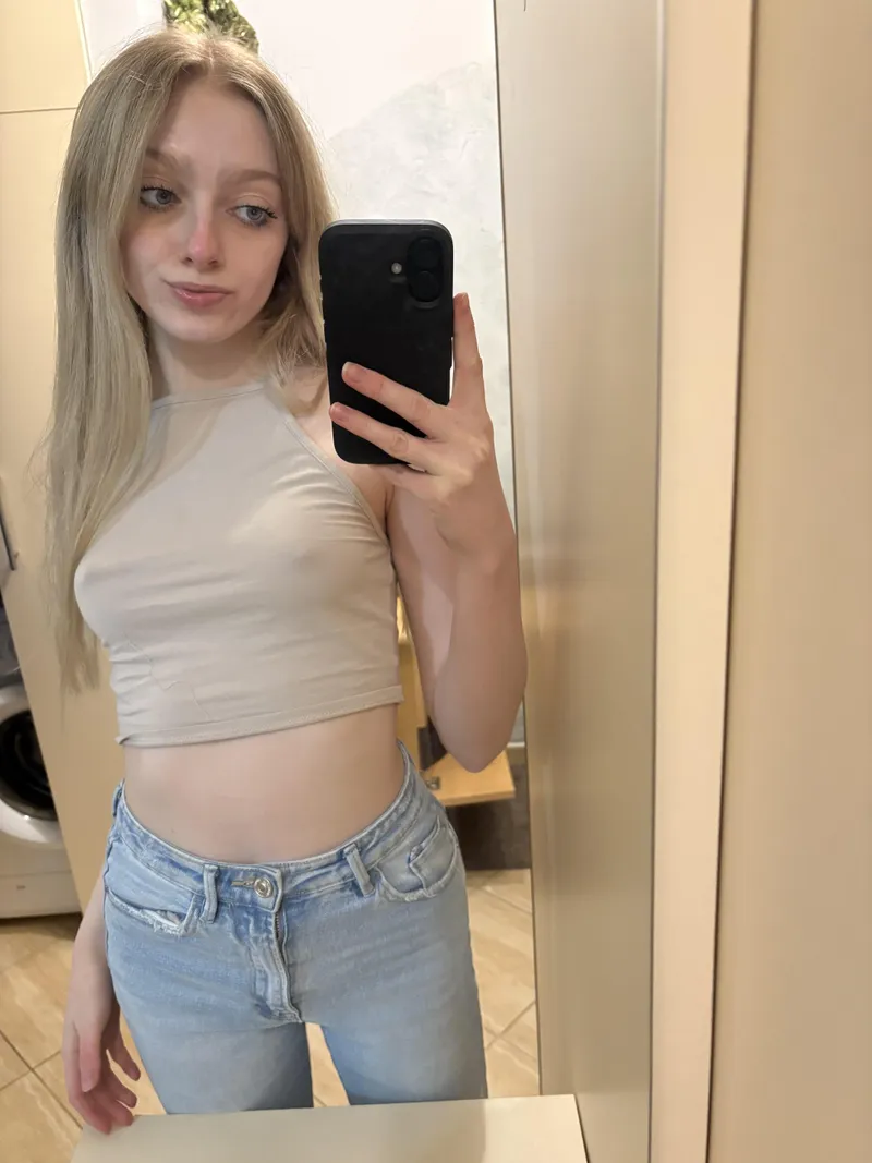 Thumbnail quick selfie by CrazyGoldenSiren