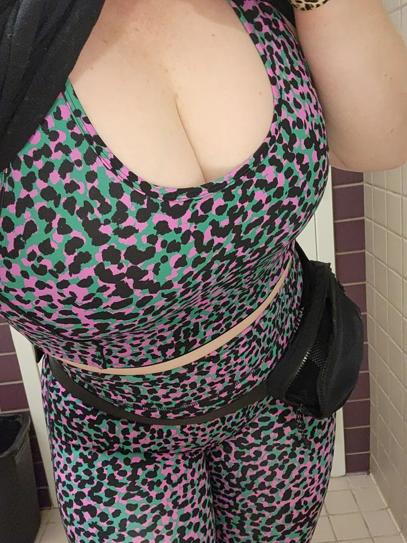 Thumbnail Posting naughty pics from the bathroom at school by Gothiccgirlieraven