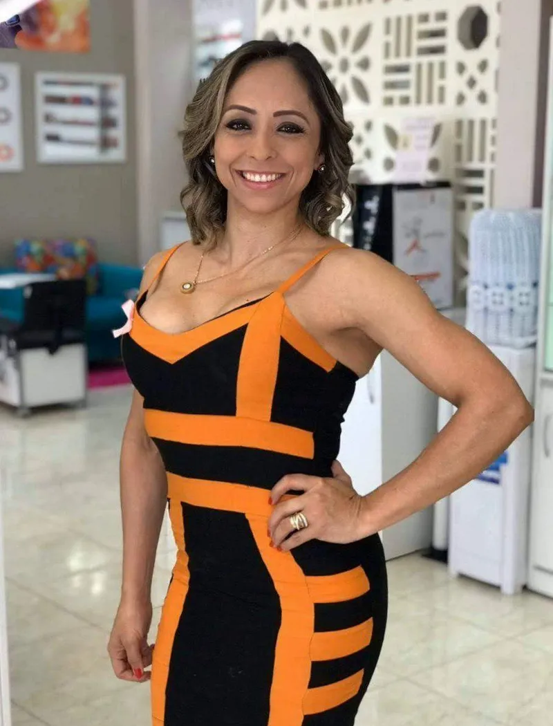 Thumbnail MILF dress code: Tight enough to make you look twice by nutmeqzy