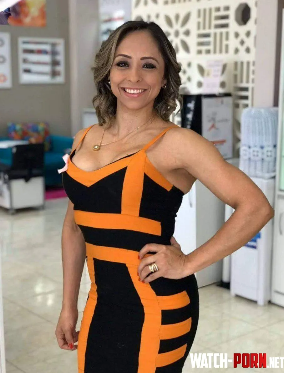 MILF dress code: Tight enough to make you look twice by nutmeqzy