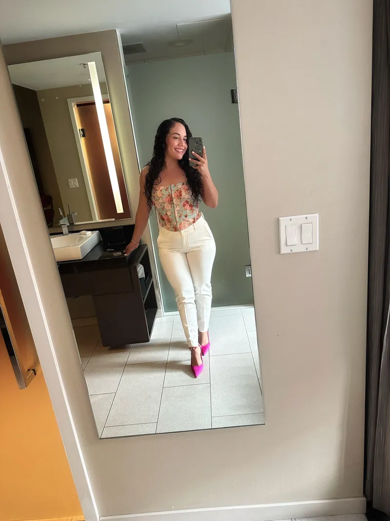 Thumbnail Maya-yumil's Love Affair with Classy Heels
