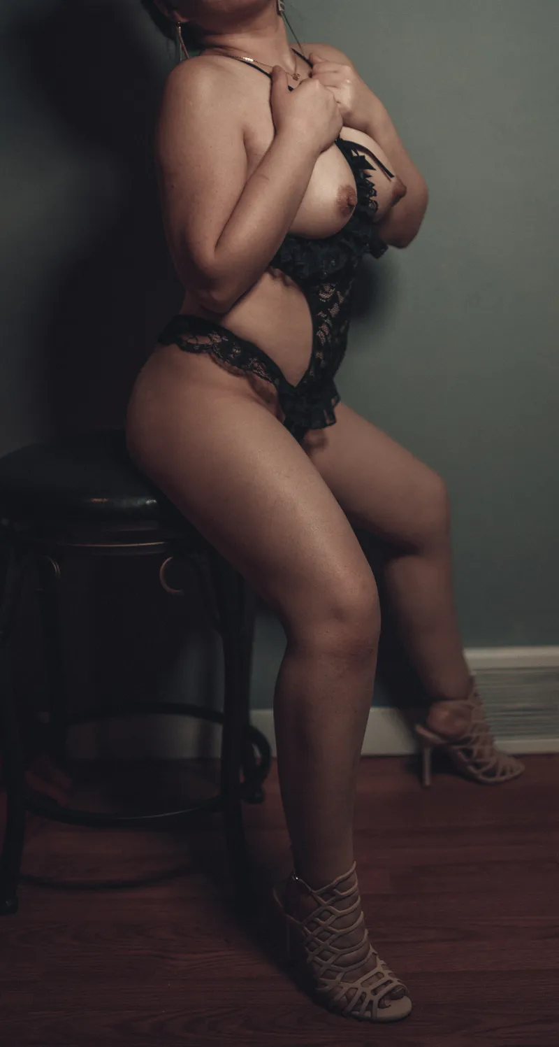 Thumbnail Would you stroke it to this 40 yr old MILF? by FriendlyCelery6258