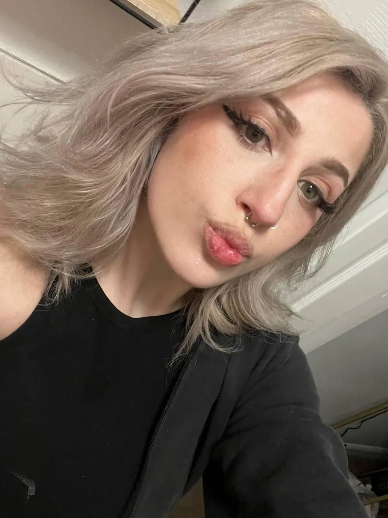 Thumbnail kissy face just felt right today by velvetfairydust