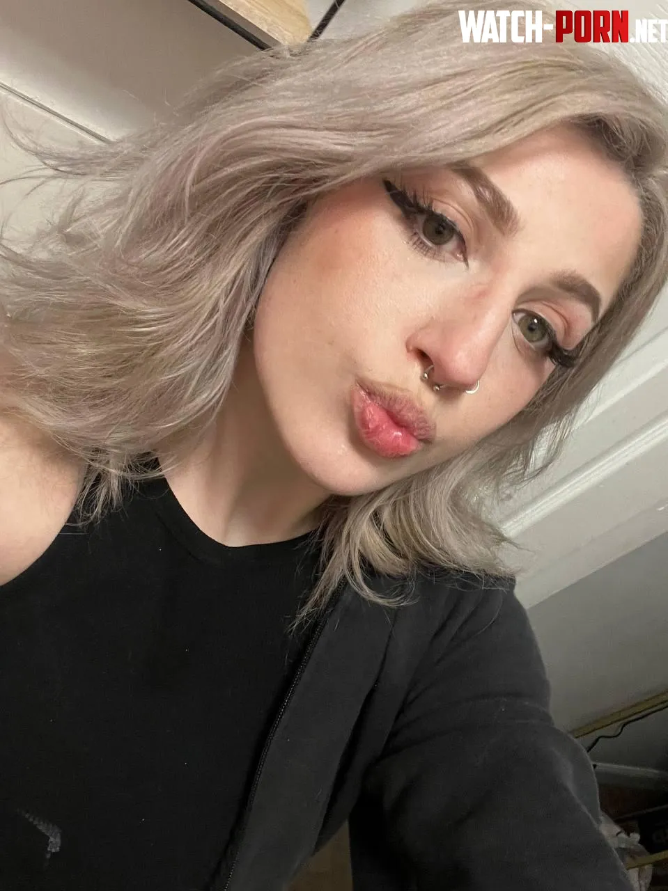 kissy face just felt right today by velvetfairydust