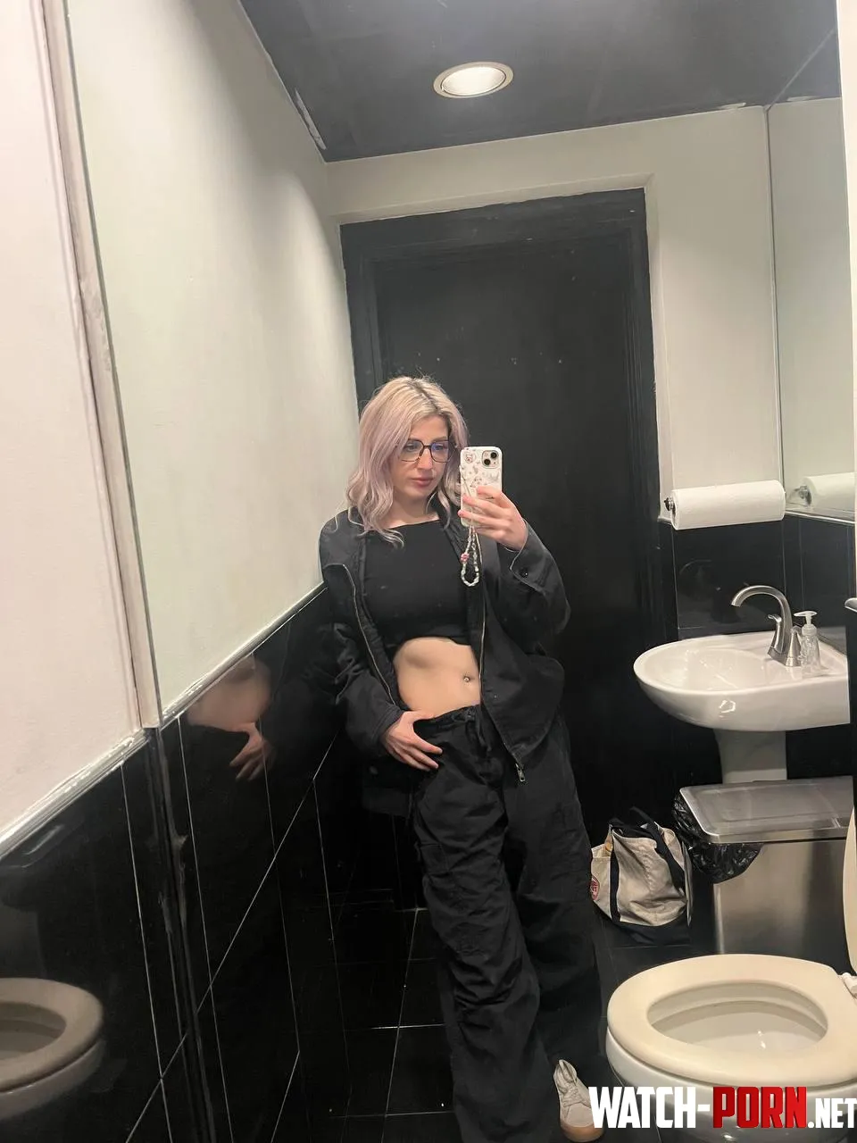 i put on real pants for this so pls clap by velvetfairydust