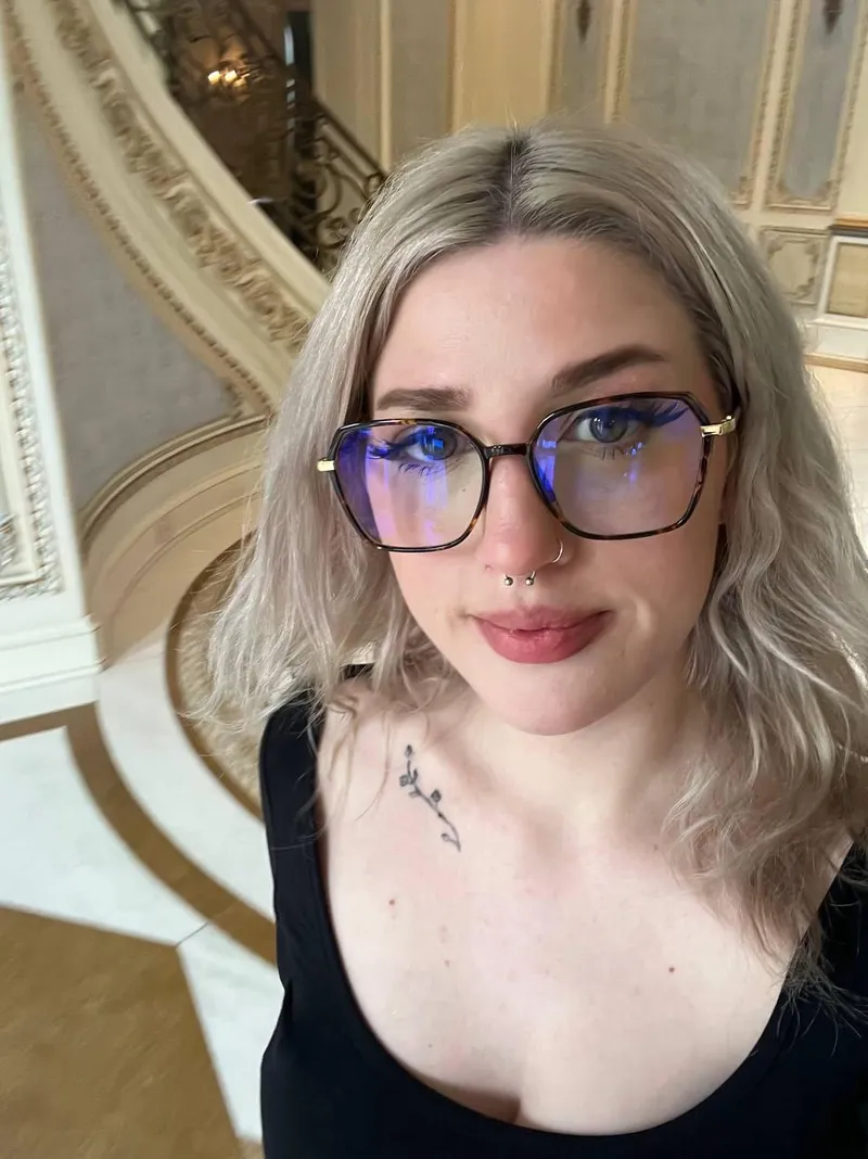 Thumbnail i swear the mirror gasses me up more than it should by velvetfairydust