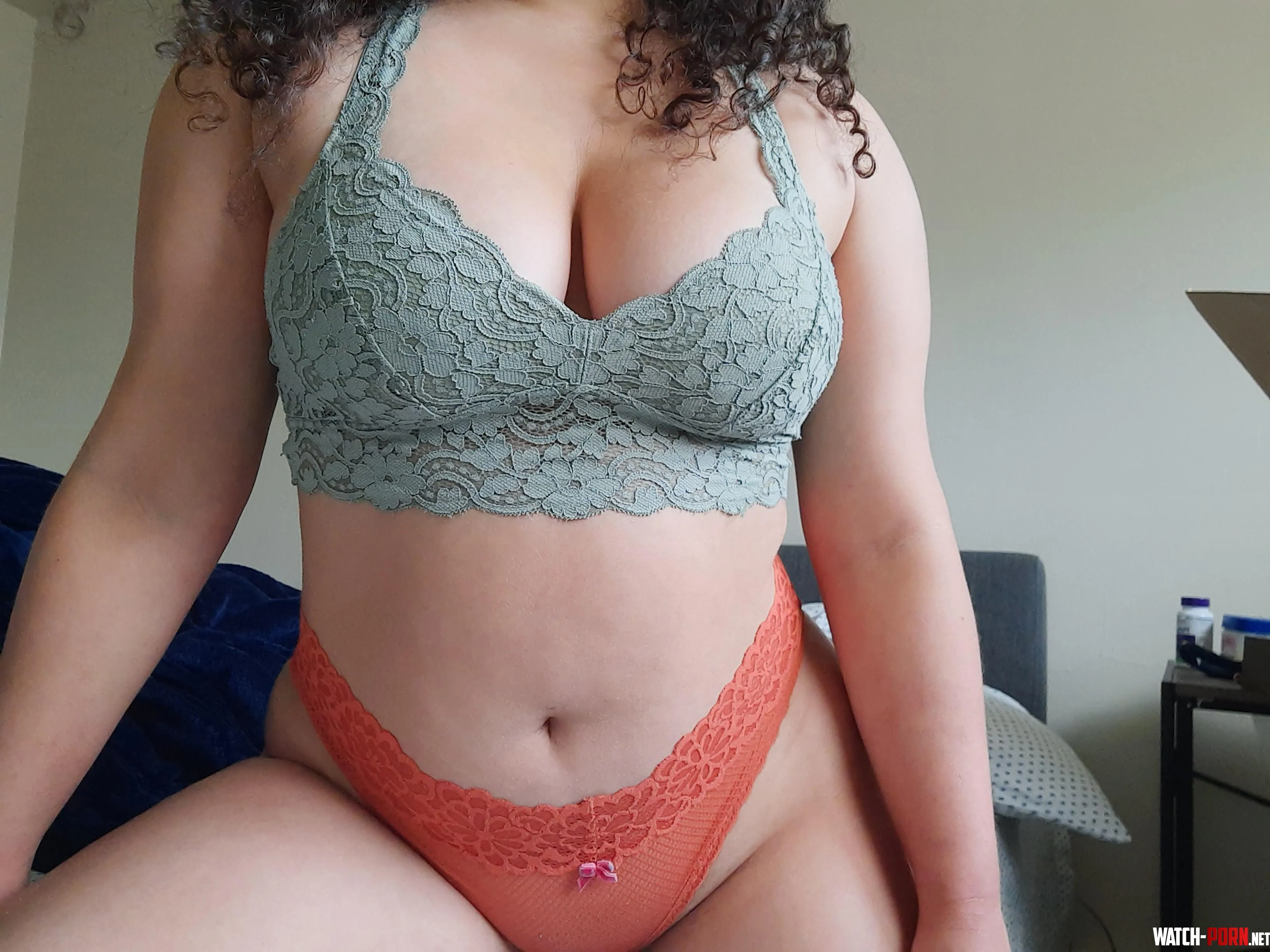 Learning to love this cute tummy (also thanks to subs like this one) by daphnethedryad