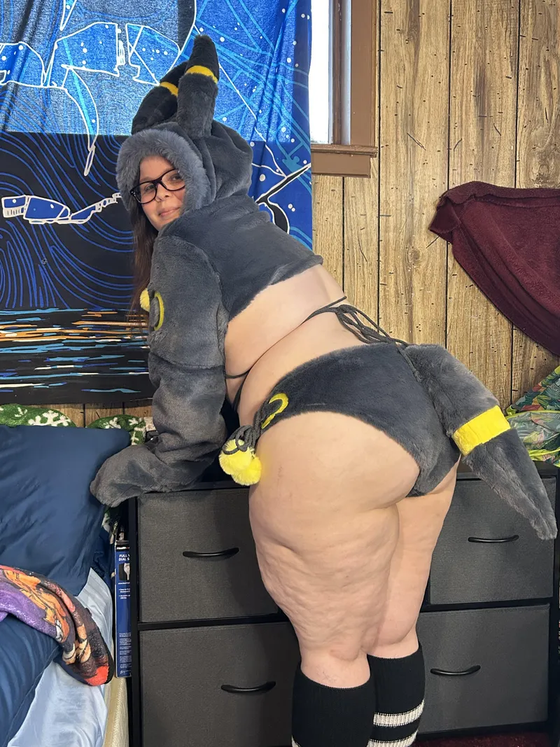 Thumbnail ThiiickPeaches93's Playful Peekaboo [F] | GWNerdy Category