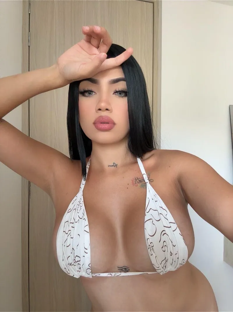 Thumbnail DakotaGF's Bikini Sensation - Explore the Full Package | BikiniBodies