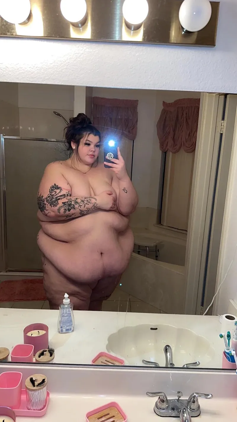 Thumbnail In Love with My Massive Body - greedygirlmariee