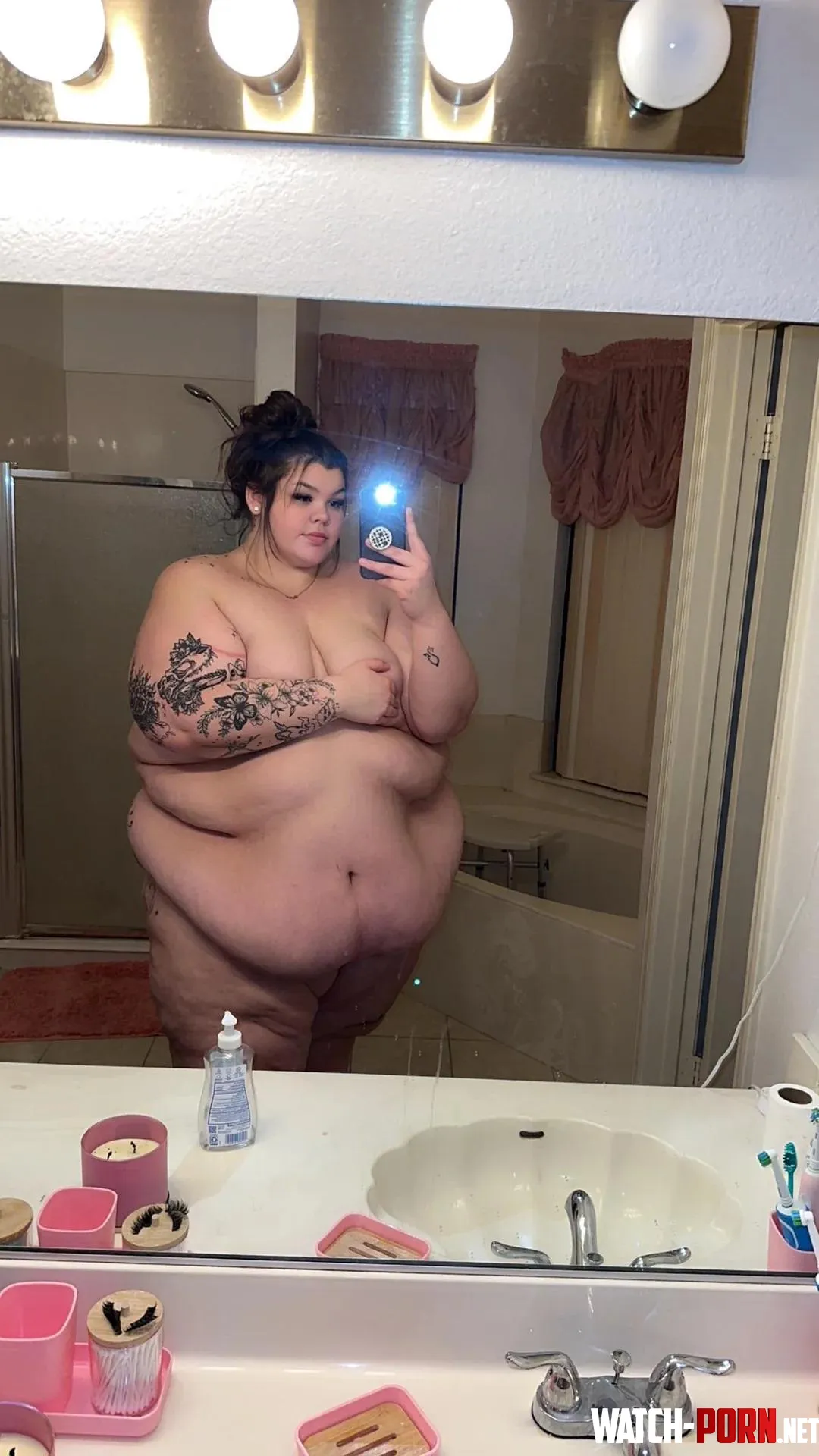 genuinely inlove with my massive body 🤩 by greedygirlmariee