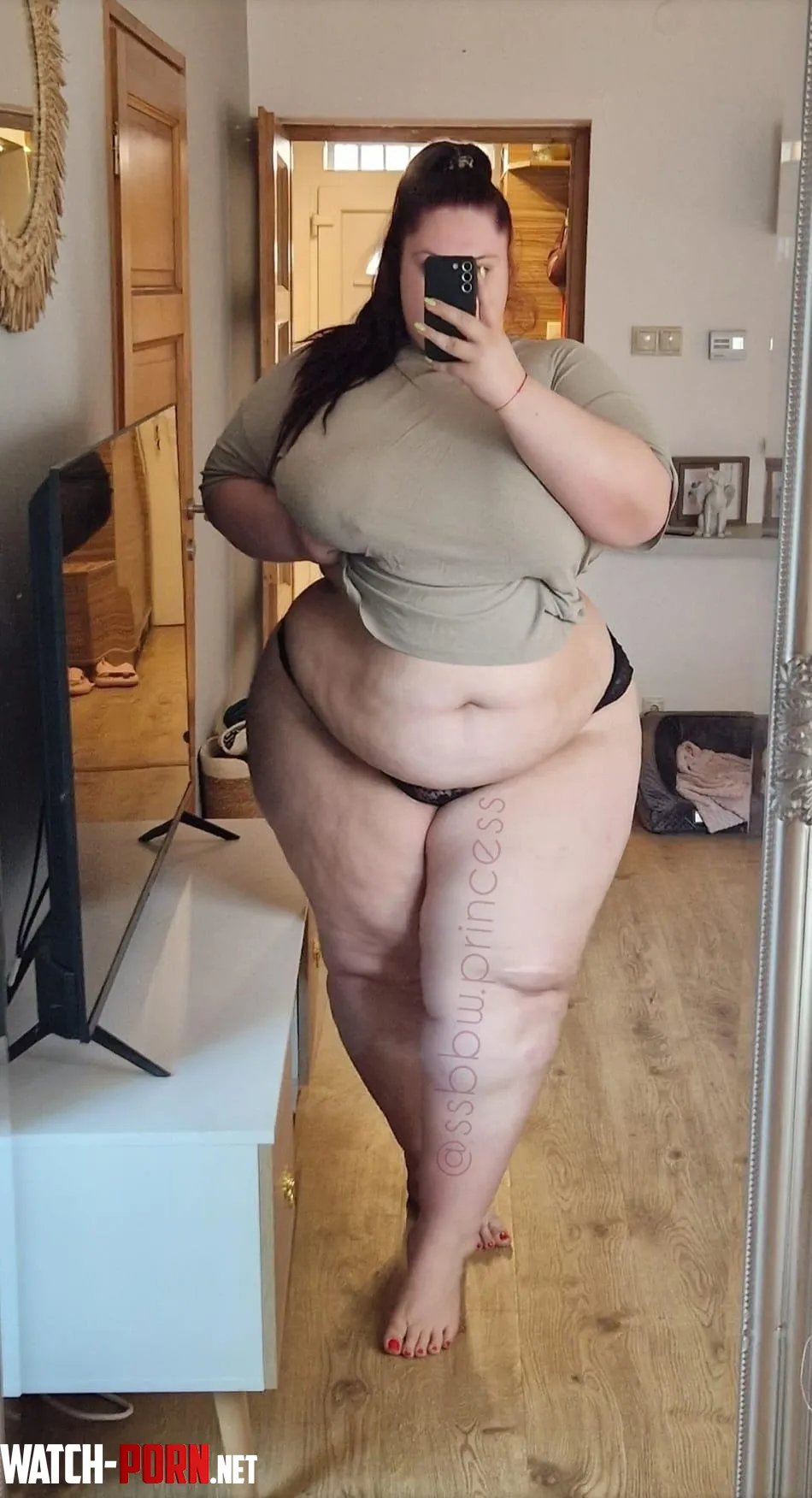 Look closer… the real fun starts behind the scenes. by SSBBW-Princesss