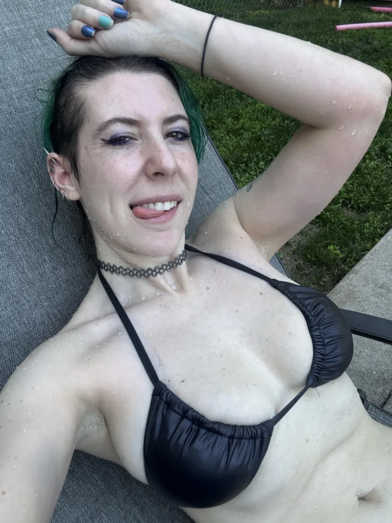 Thumbnail sirenskiss3's Poolside Charm Unveiled | InstagramHotties