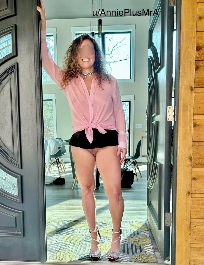 Thumbnail Annie (Wife, 56): A Warm Welcome Home Story