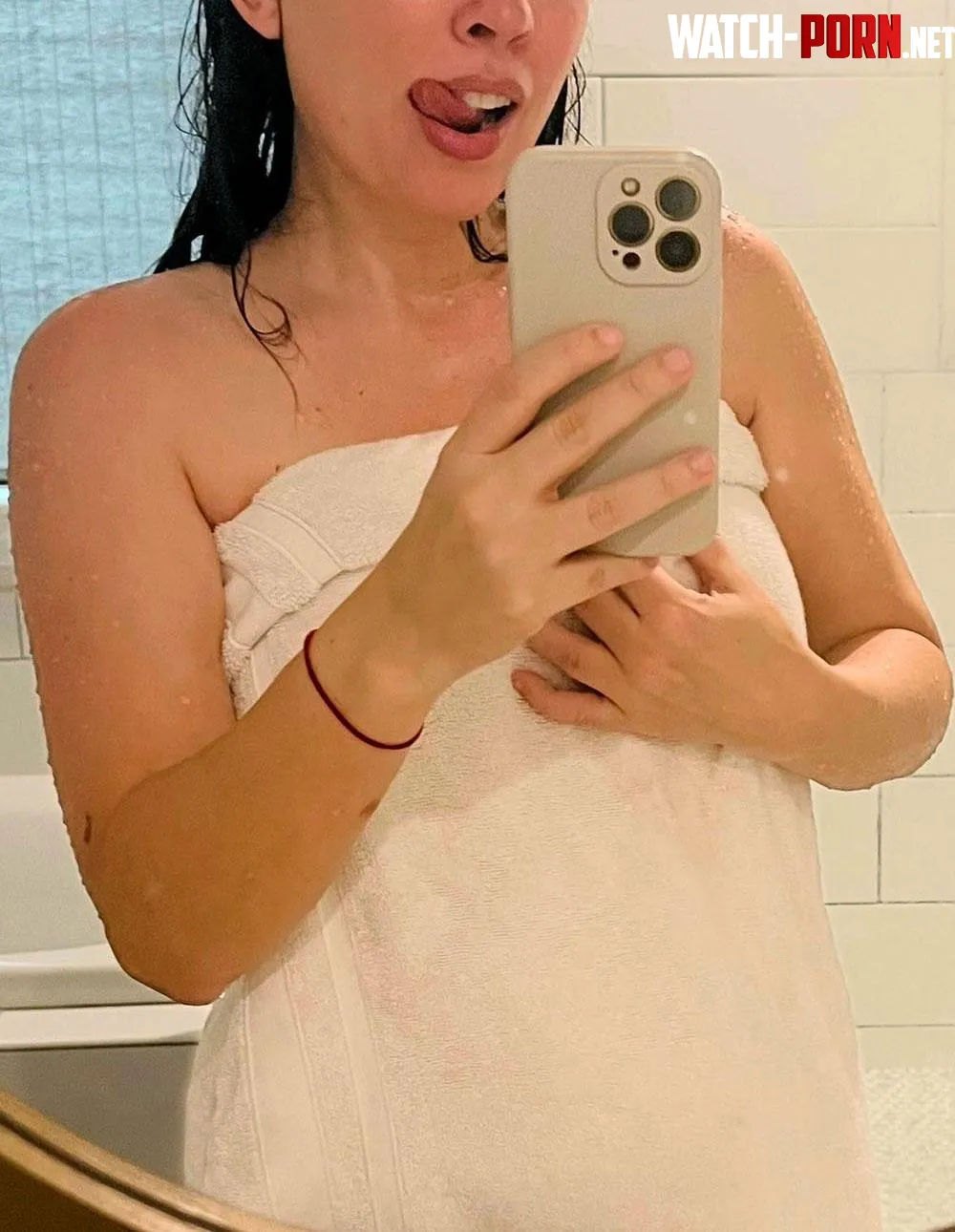 Married 18 years, but have to keep these lips nice and warm …never know when I might come across a new cock to suck. by NicoleFlowers67