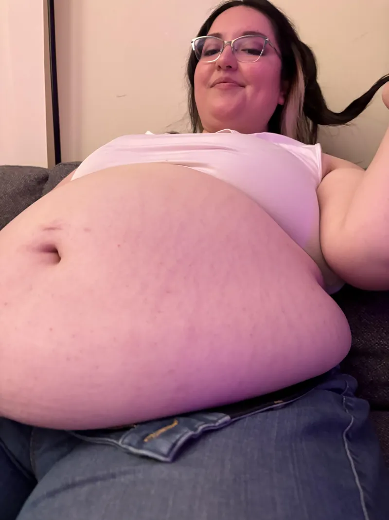 Thumbnail Indulge in Pizza Belly Fun with Laura_Fatty