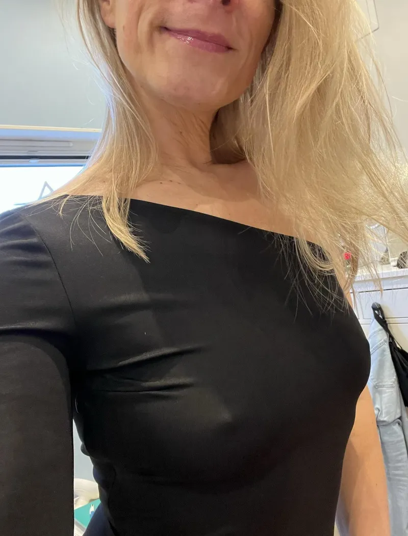Thumbnail SwedishBlossom's Bold Choice: Wearing the Dress Braless