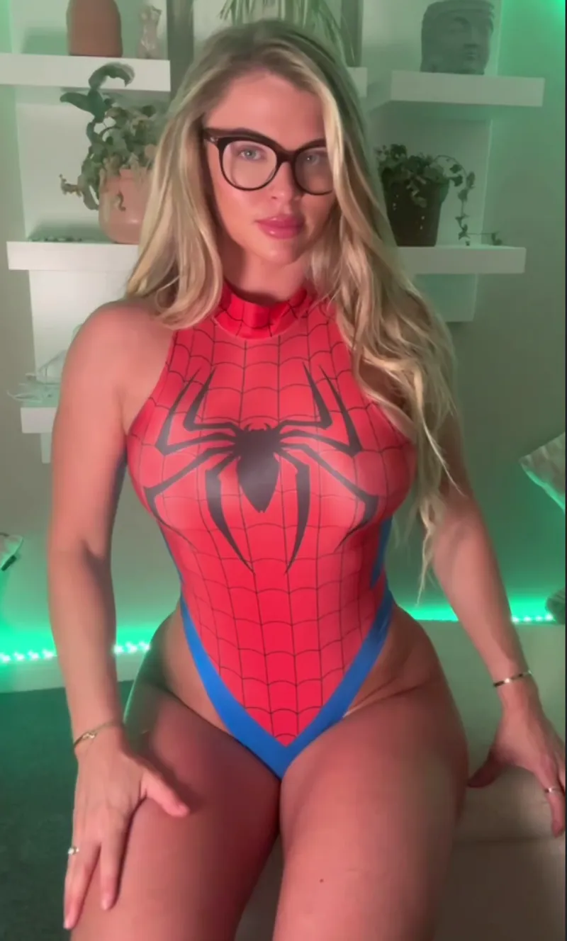 Thumbnail AshleyHeartfillia: Setting Standards with 'You Deserve a Trophy Wife' in TrophyWives