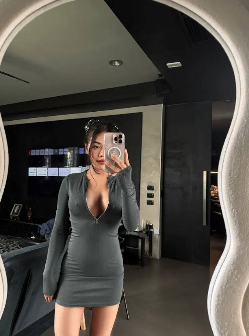 Thumbnail MirrorSelfie: Embracing Every Curve Unapologetically by kidbobo135