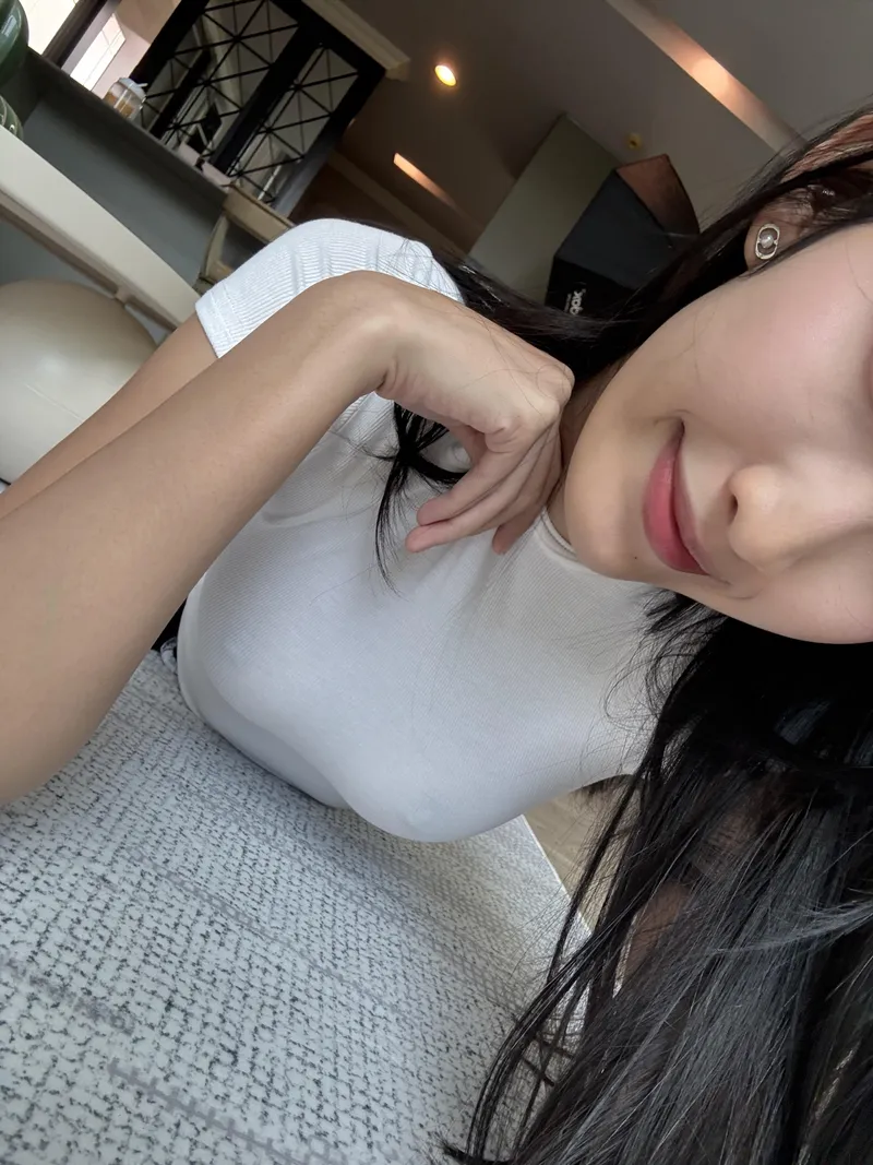 Thumbnail Yumiko_izumi Masters the Art of Subtle Confidence with Pokies