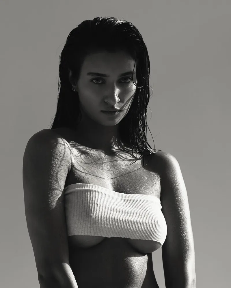 Thumbnail Revealing Tara Zoe Woltjes: NSFWfashion Report