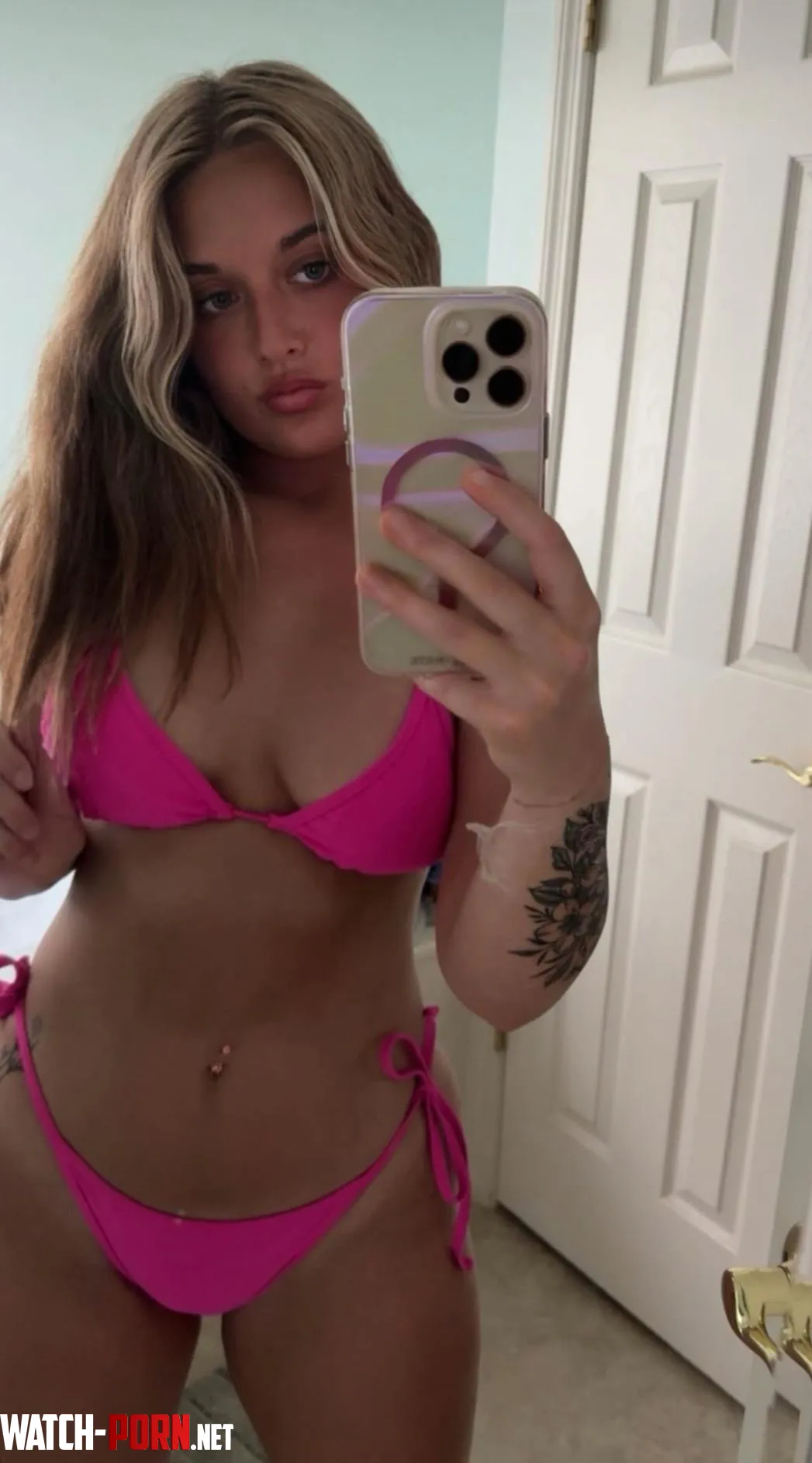 Bikini babe by ShipVast5879