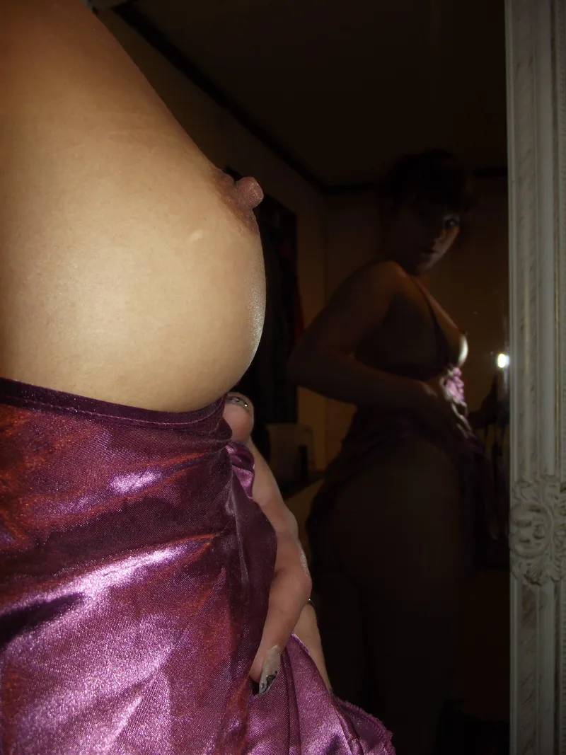 Thumbnail 40-Year-Old Mother of Three Teens Asks for Feedback on @Key-Maize2930's Profile