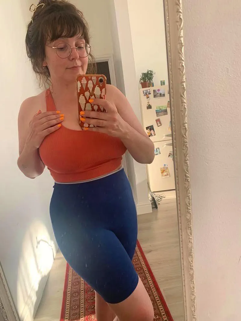 Thumbnail Rocking Orange & My Amazing Curves | nakedclownempire
