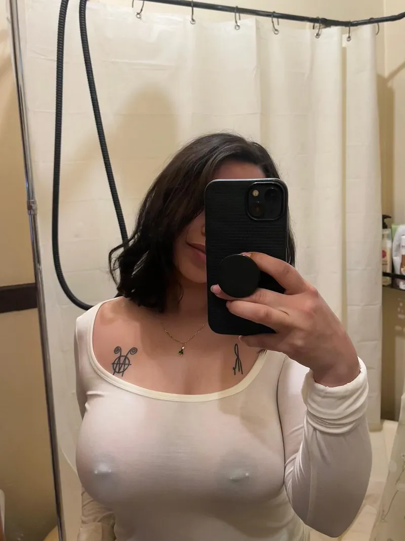 Thumbnail Barely There: Exploring Braless Fashion