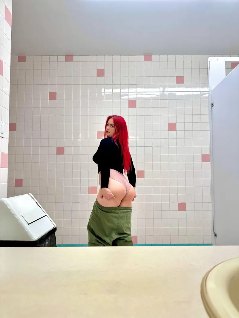Thumbnail Fun Times at Work: Amanda's Playful Post on Reddit | GirlswithNeonHair
