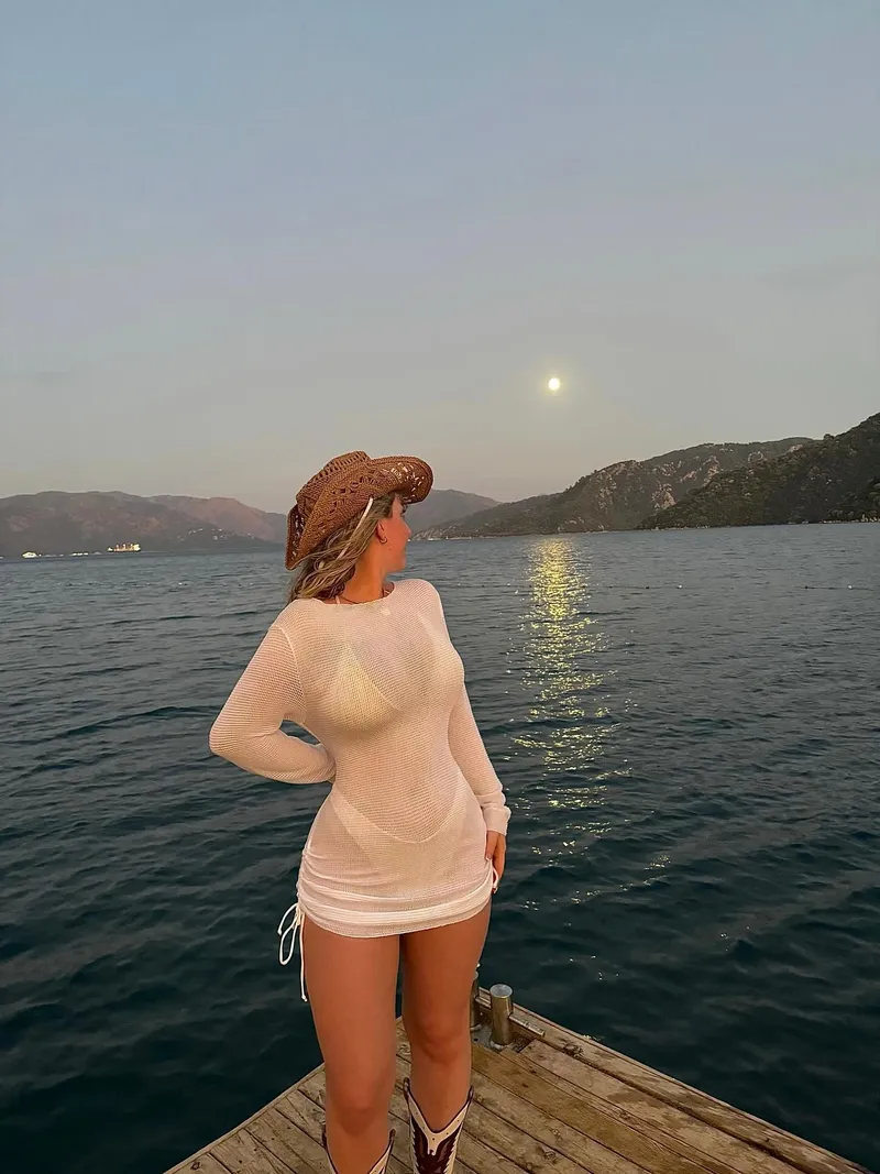 Thumbnail Mysterious Just a Hint Images by figurephilosopher | Sexygirls