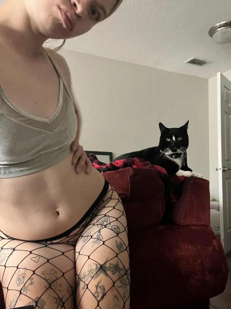 Thumbnail regularslut Promises: Selling Everything You Need with Fetish Friendly Service