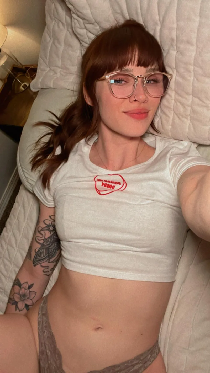 Thumbnail Tempting with My Tummy: Brooke__bby | SexyTummies Category