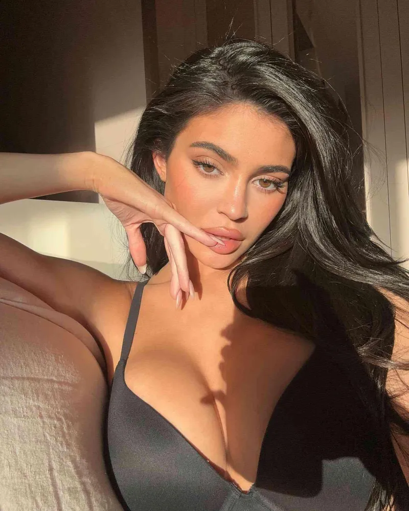 Thumbnail Inside the Life of Kylie Jenner with Horror-Mud7552