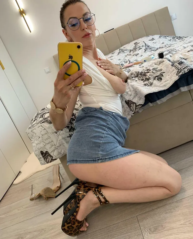 Thumbnail Fun Time Awaits with Jessie__Paige's Butt