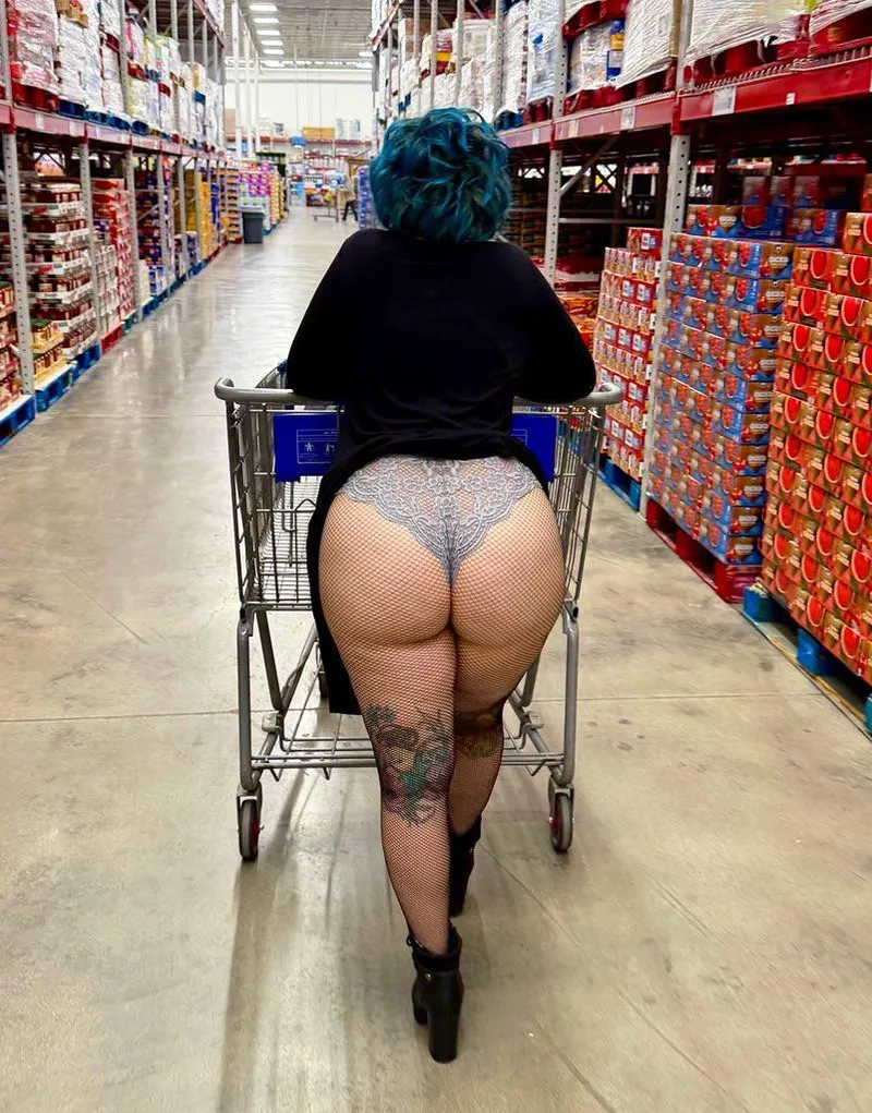 Thumbnail pawg: MidnightPawg28's Question: 'Do You Like Exhibitionist Pawgs?'