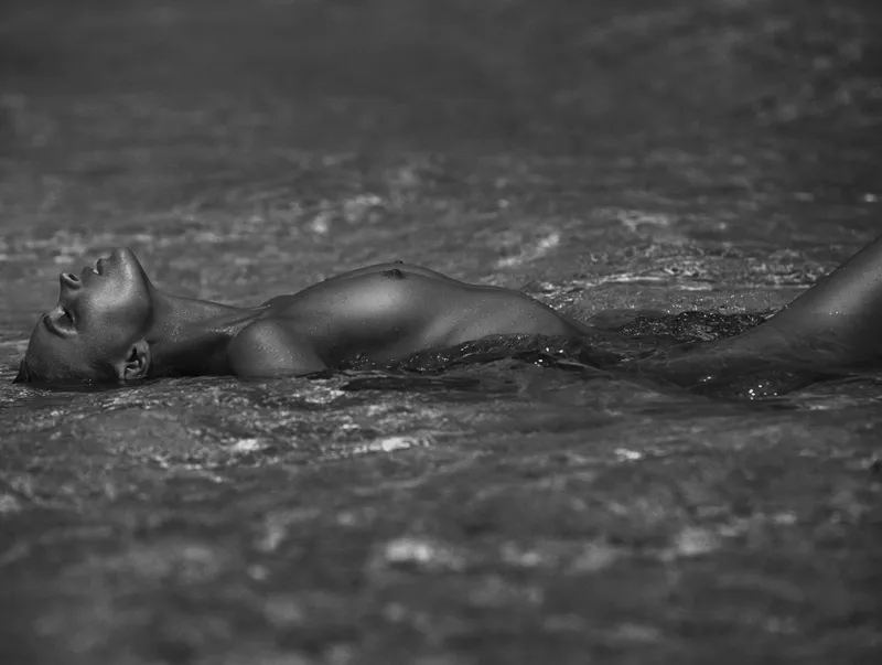 Thumbnail Ooperatur Features Elsa Hosk's Beauty in Model's World