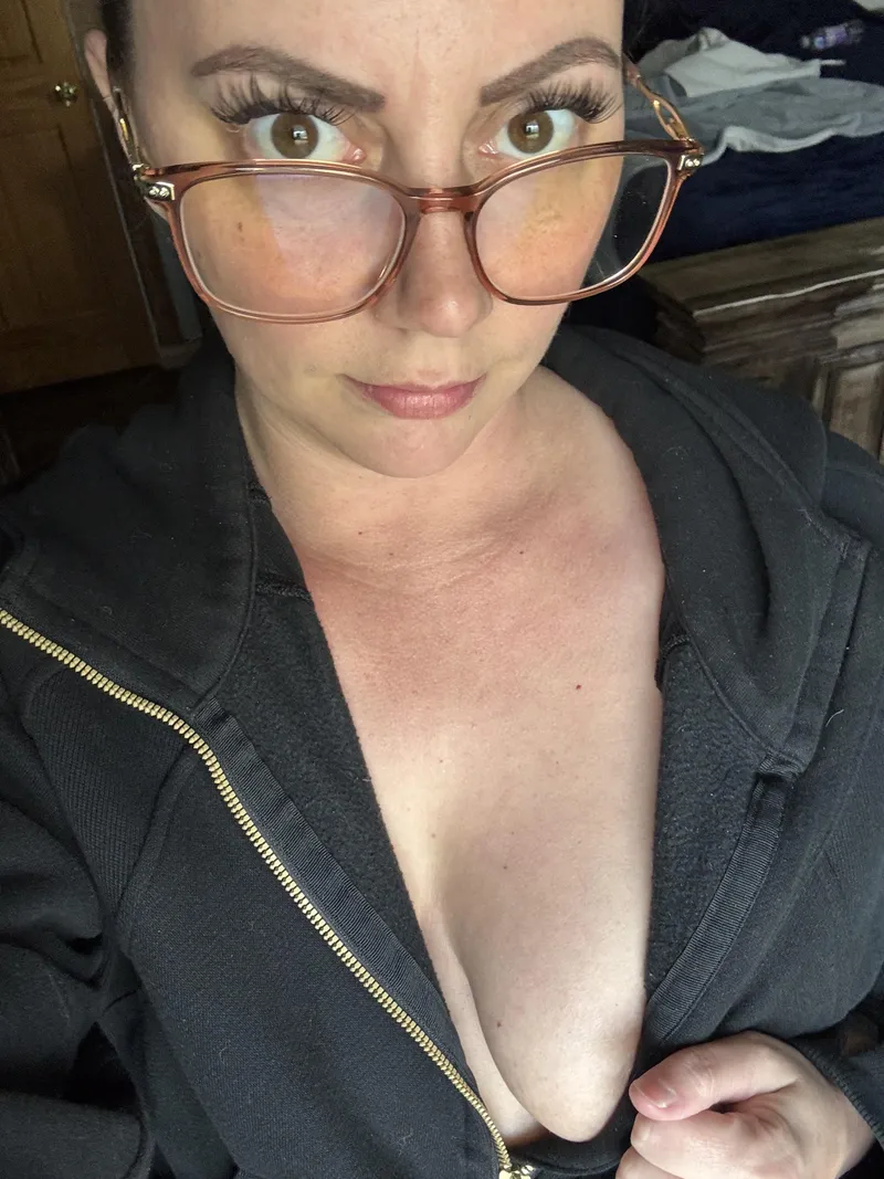Thumbnail Everyday Life of a Housewife & Mom: momentswithCatherine's Story in OnlyFans101 Category