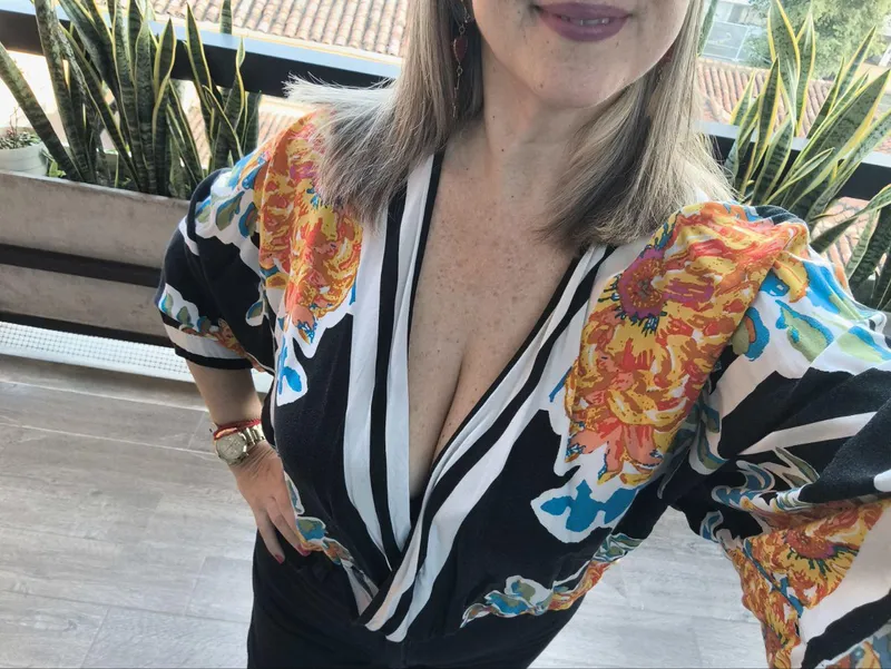 Thumbnail Do Old Milfs Turn You On? serious_sara Reveals All