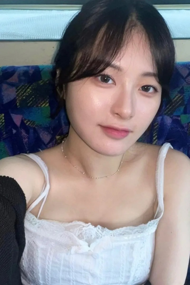 Thumbnail Foreigner's Perspective: 21 Korean Beauties | According_Secret2011