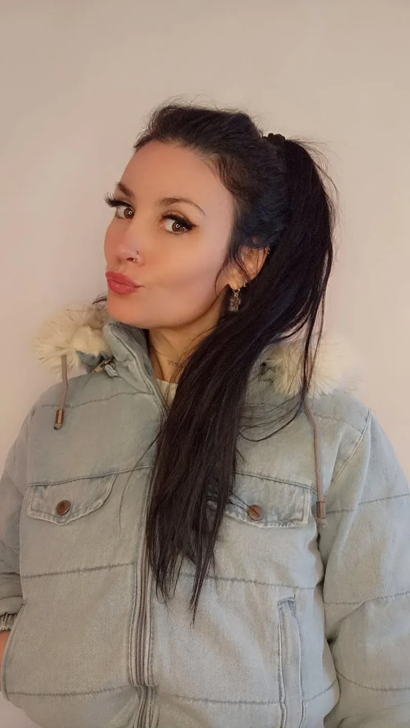 Thumbnail Charming Ponytail Display by VERO_ISIDORI